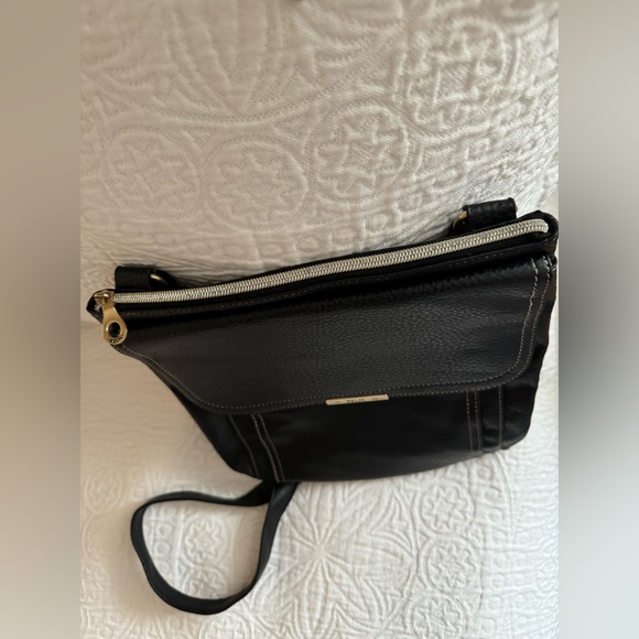 Relic Black Pebble Faux Leather Cross Body/Shoulder Strap Bag in Good Condition. - Picture 1 of 10